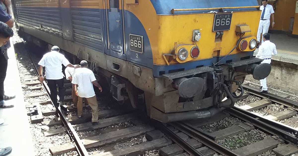 Class M9 866 Derailed at Colombo Fort